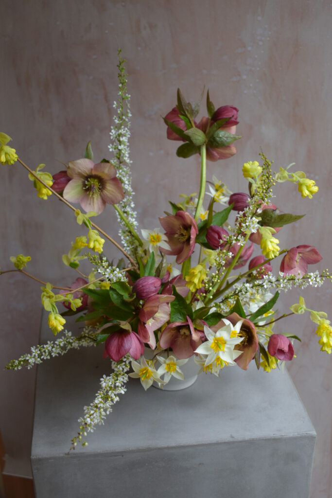 Seattle Wedding Florist designs a spring wedding floral design
