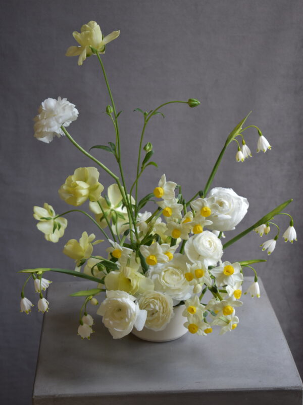 Seattle Wedding Florist designs a spring wedding centerpiece