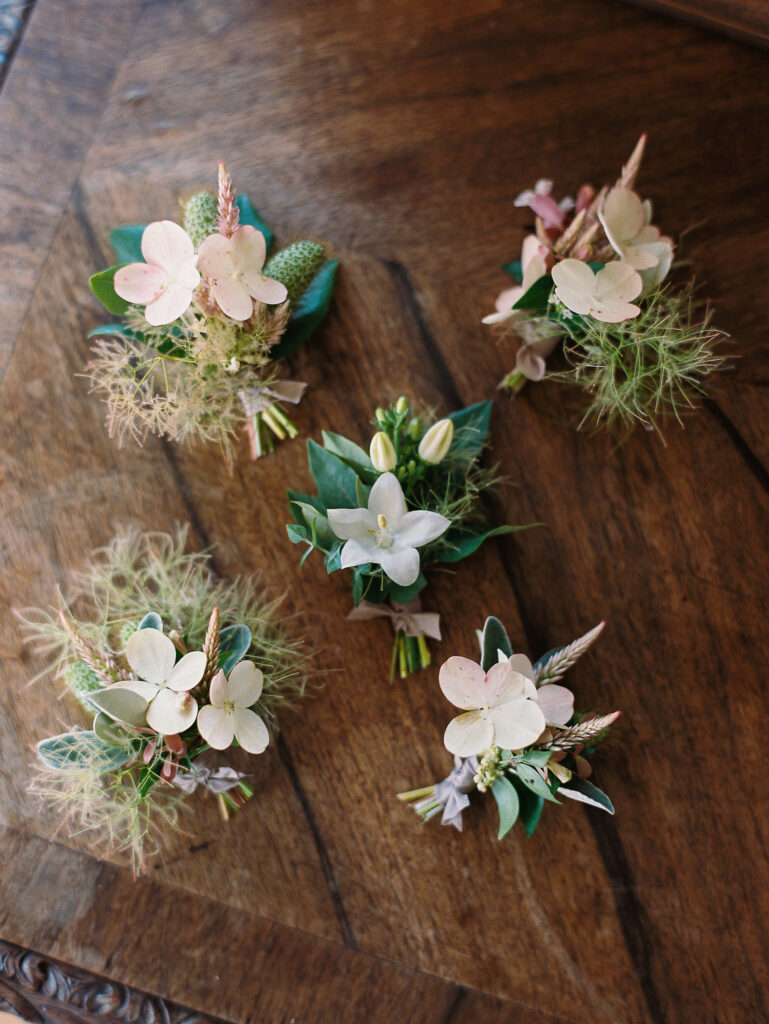 boutonnieres for a summer wedding